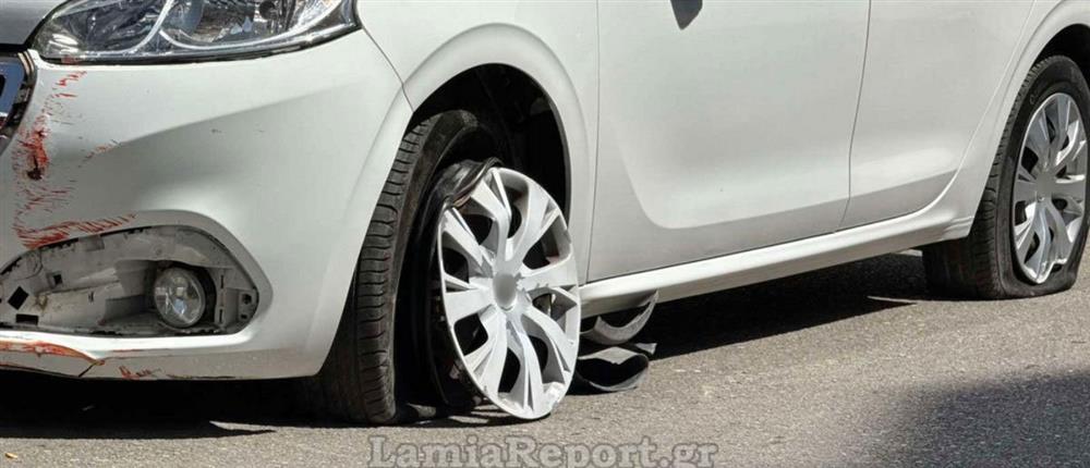 Λαμία: Οδηγός αισθάνθηκε αδιαθεσία κι έπεσε πάνω σε κολωνάκι (εικόνες)