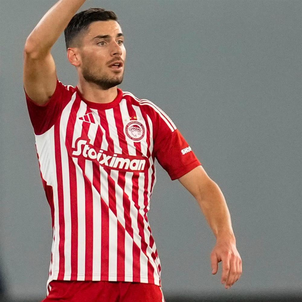 Γιώργος Μασούρας: Η φωτογραφία με τη σύζυγό του στο γήπεδο μετά τη νίκη του Ολυμπιακού