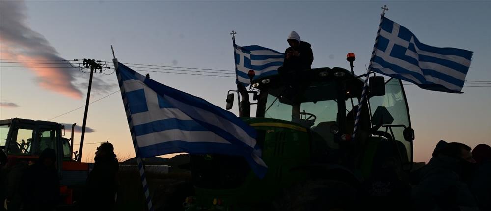 Μπλόκα: Σε ποια σημεία άνοιξαν τους δρόμους οι παραγωγοί και πού συνεχίζονται οι αποκλεισμοί