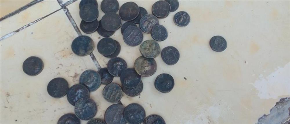 Φυλή - όπλα - ναρκωτικά - λίρες Φυλή - όπλα - ναρκωτικά - λίρες