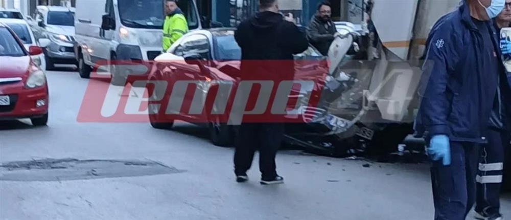 Τροχαίο σοκ στην Πάτρα: ΙΧ “καρφώθηκε” σε απορριμματοφόρο και τραυμάτισε εργαζόμενο (εικόνες)