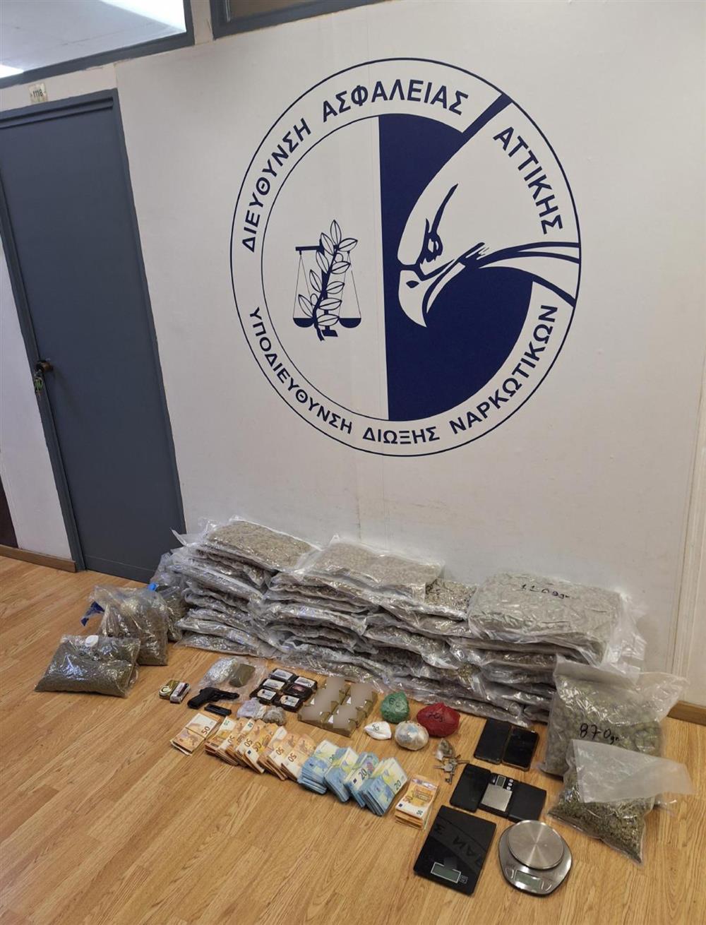 Αστυνομία - ναρκωτικά - λεφτά Αστυνομία - ναρκωτικά - λεφτά