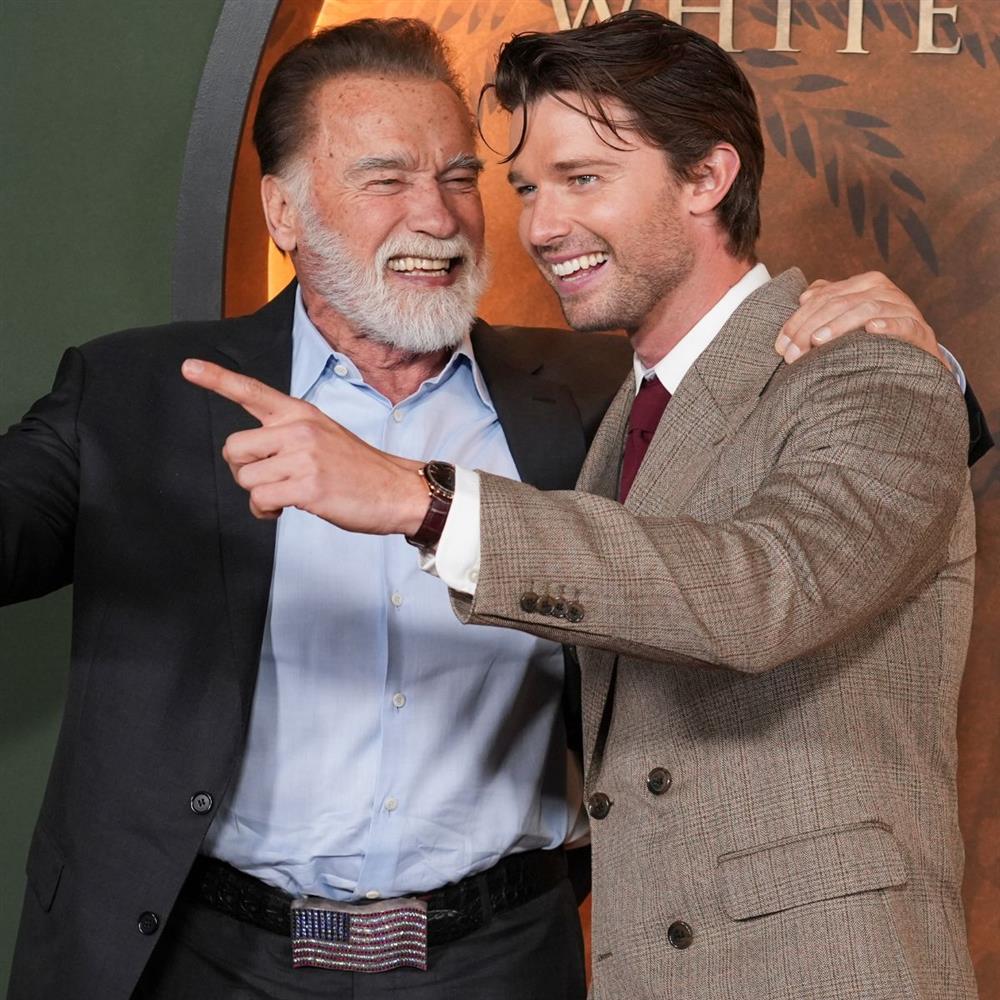 Πάτρικ Σβαρτσενέγκερ: Αποκάλυψε πώς αντέδρασε όταν έμαθε ότι θα εμφανιζόταν γυμνός στο "The White Lotus"
