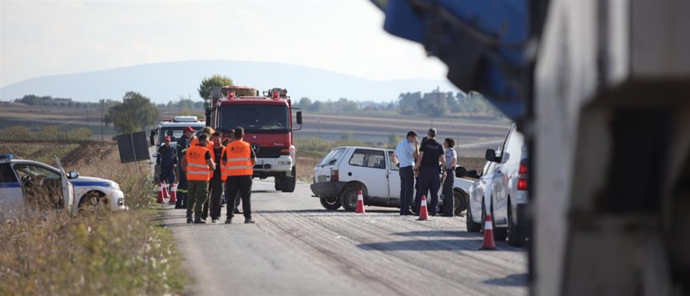 Λάρισα - Τροχαίο: Νεκρός και τραυματίες σε σύγκρουση οχημάτων (εικόνες)