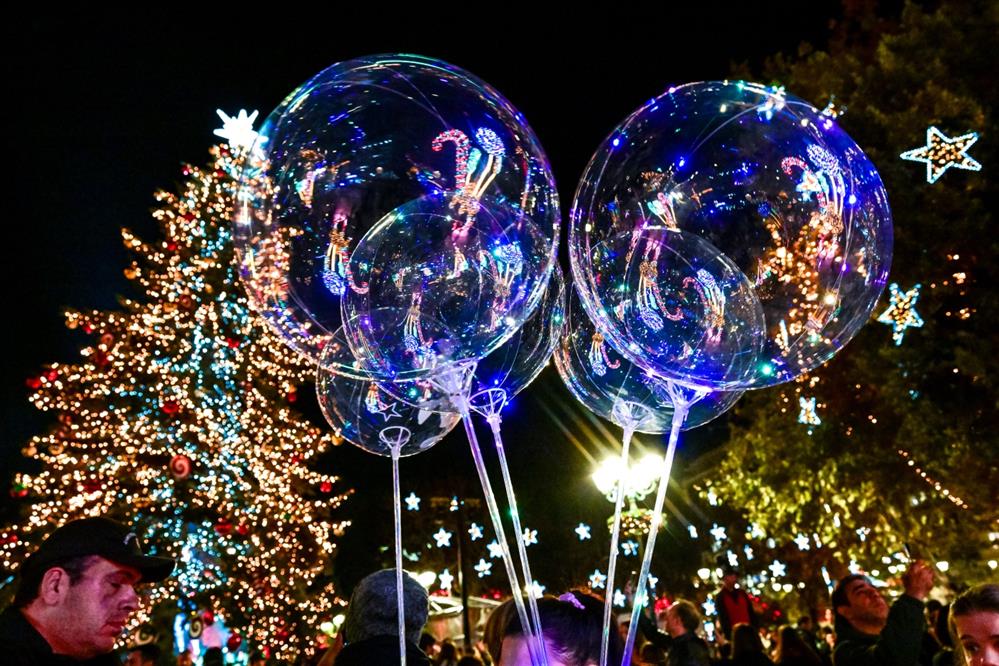 Χριστούγεννα - Αθήνα - χριστουγεννιάτικο δέντρο - Φωταγώγηση