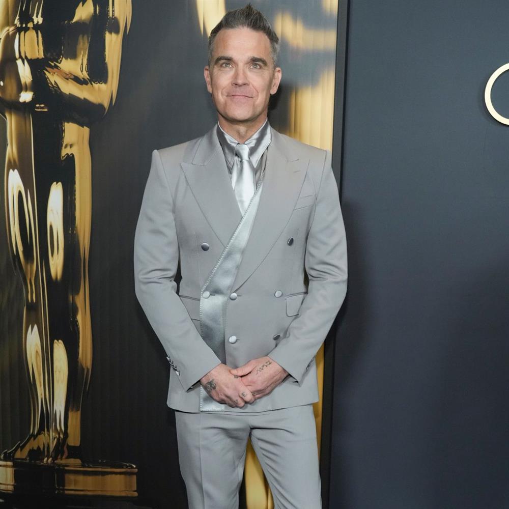 Ρόμπι Γουίλιαμς: Περήφανος για το ντεμπούτο της 13χρονης κόρης του στην υποκριτική με την ταινία "Tinsel Town"