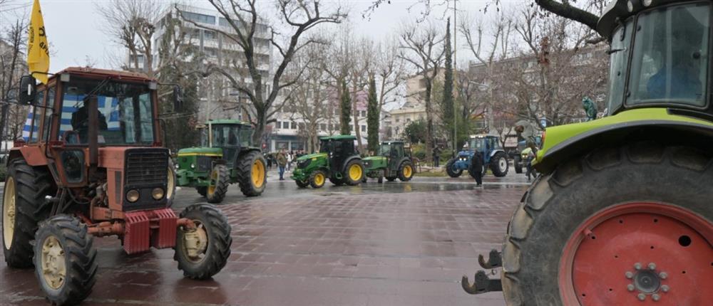 Λάρισα: Αποχώρησαν από το μπλόκο της Νίκαιας οι αγρότες – Κινητοποίηση στην πόλη