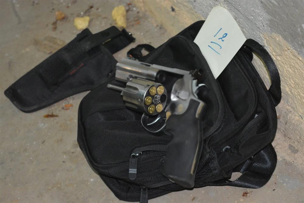 όπλα - οπλοστάσιο - περίστροφο - εκρηκτικά - ναρκωτικά όπλα - οπλοστάσιο - περίστροφο - εκρηκτικά - ναρκωτικά