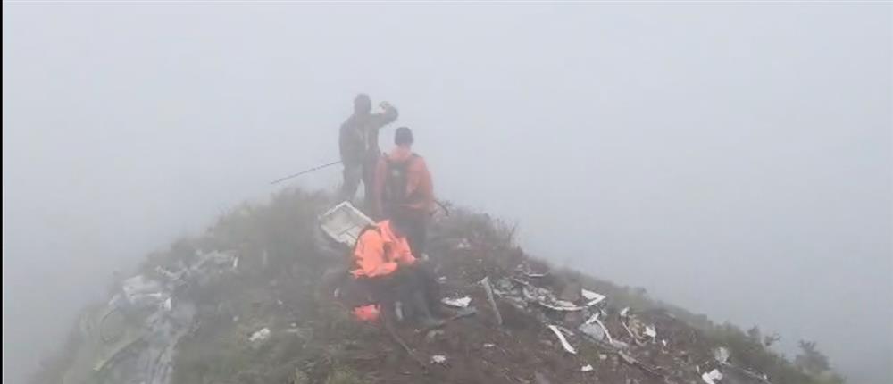 Ινδονησία: Βρέθηκαν τα συντρίμμια του αγνοούμενου αεροσκάφους - Οι αρχές αναζητούν τους 11 επιβαίνοντες (εικόνες)