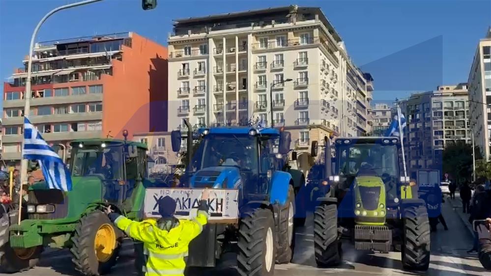 Οι αγρότες έφτασαν στο λιμάνι της Θεσσαλονίκης