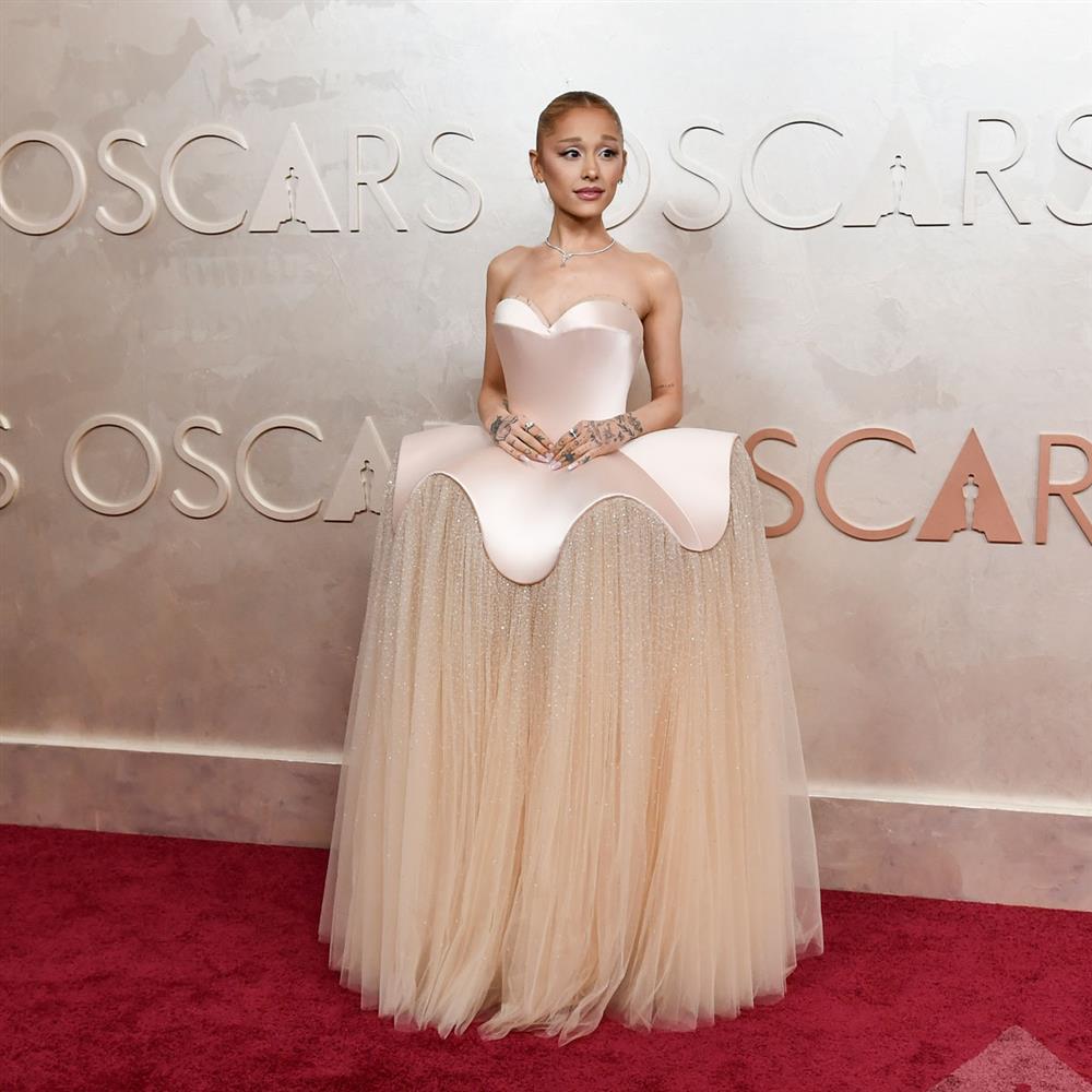 εμφανισεις ariana grande