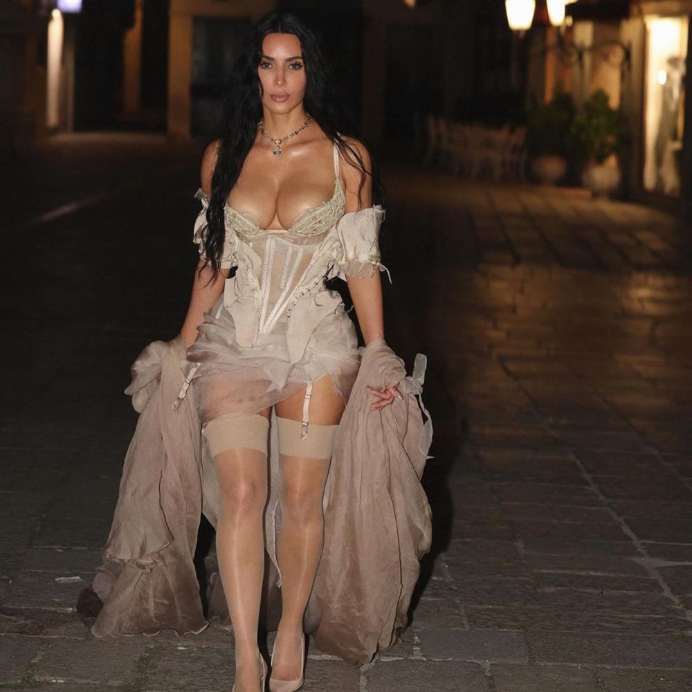 Τζεφ Μπέζος - Λόρεν Σάντσεζ: Το πιτζάμα πάρτι μετά τον γάμο τους & η αποκαλυπτική εμφάνιση της Κίμ Καρντάσιαν