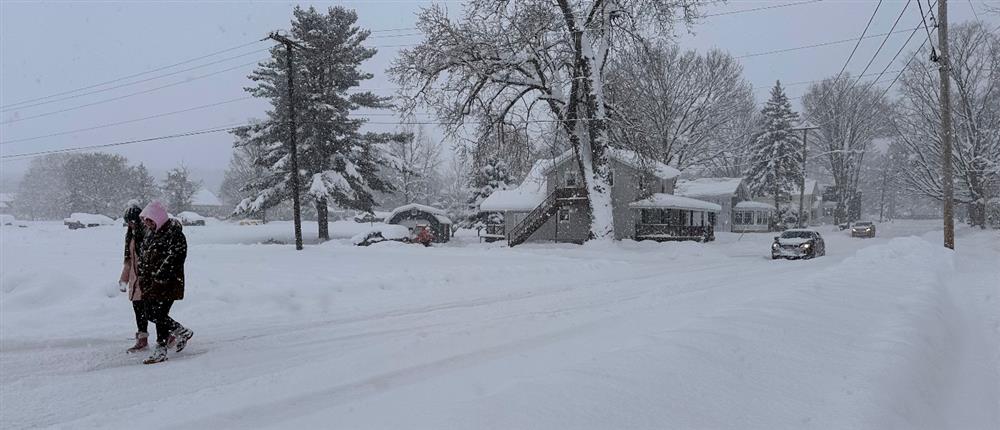 Σε κατάσταση εκτάκτου ανάγκης κηρύχθηκε η Νέα Υόρκη λόγω του χιονιά - Ακυρώθηκαν χιλιάδες πτήσεις