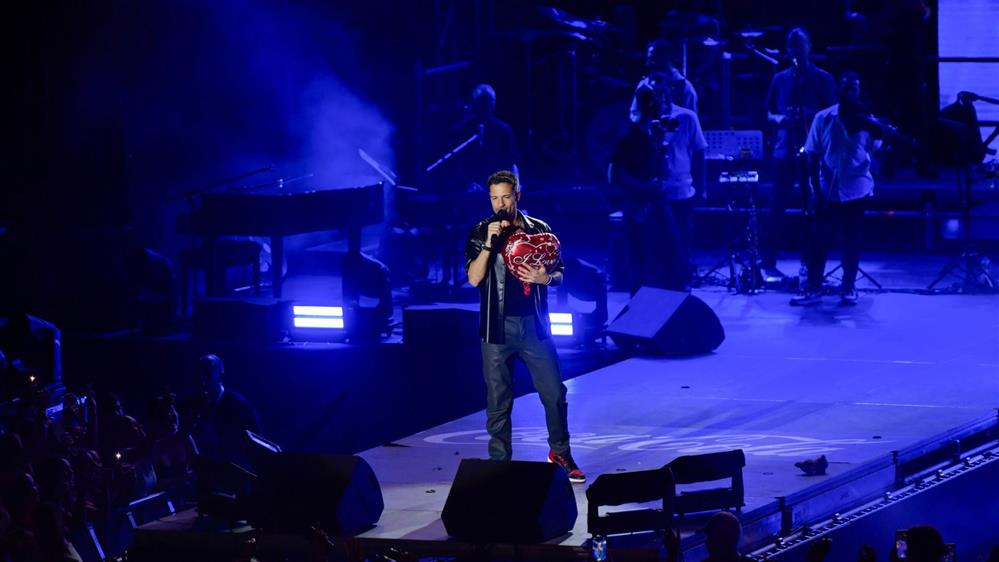 Κωνσταντίνος Αργυρός: Video & φωτογραφίες από τη συναρπαστική συναυλία στο στάδιο του Michael Jordan (4)