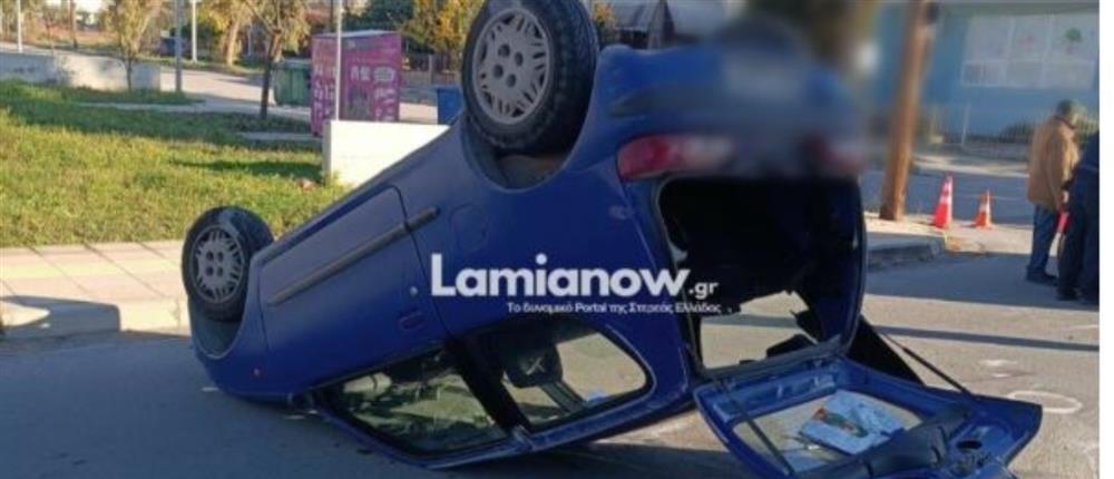 Λαμία: Σφοδρή σύγκρουση μεταξύ δύο Ι.Χ. - Αναποδογύρισε το ένα όχημα (Εικόνες)