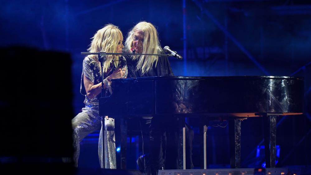 Νίκος Καρβέλας: Γιόρτασε στην Άννα Βίσση την ονομαστική του εορτή συνοδευόμενος από την Έλενα Φερεντίνου (Βίντεο)