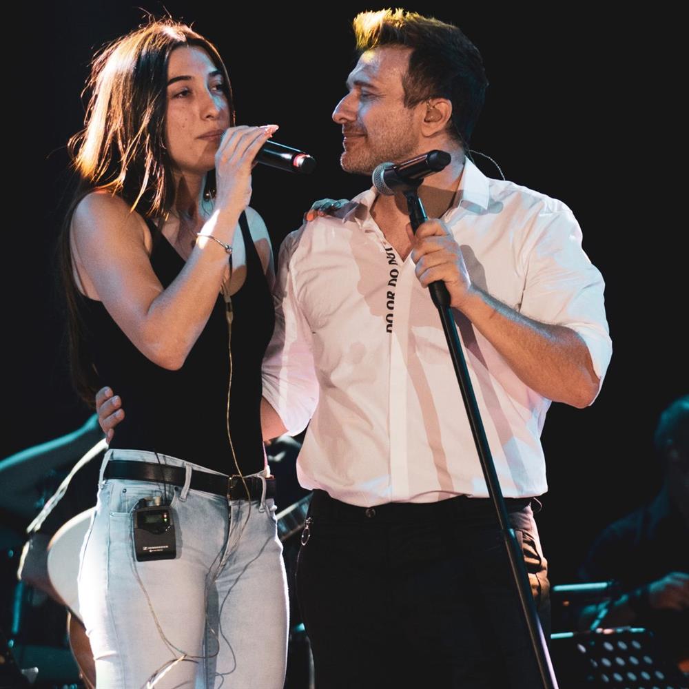 Γιάννης Πλούταρχος: Η επί σκηνής ατάκα στην κόρη του, Κατερίνα Κακοσαίου, για τις φήμες γάμου - "Έμαθα ότι παντρεύεται"