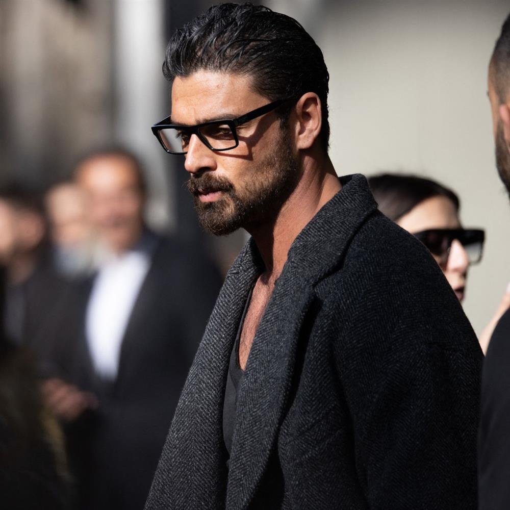 Μικέλε Μορόνε: Στη Μύκονο για διακοπές - Η βραδινή του βόλτα στο νησί