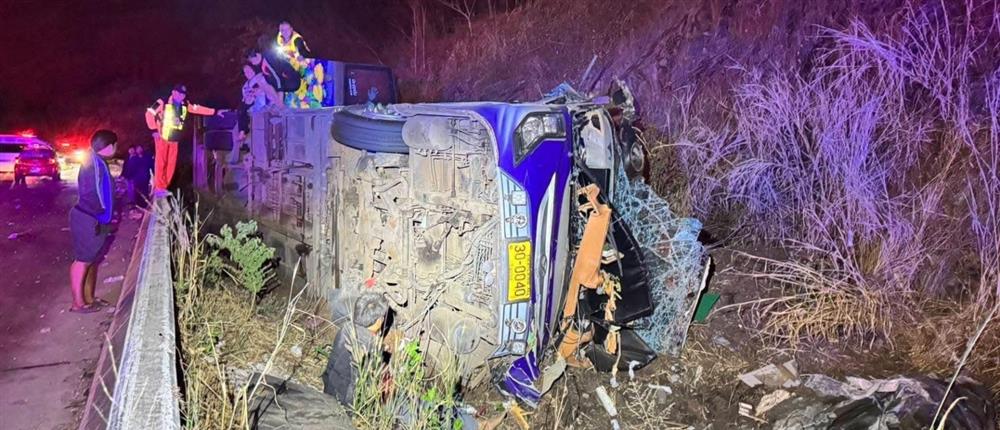 Ταϊλάνδη: Πολύνεκρο τροχαίο με λεωφορείο (εικόνες)