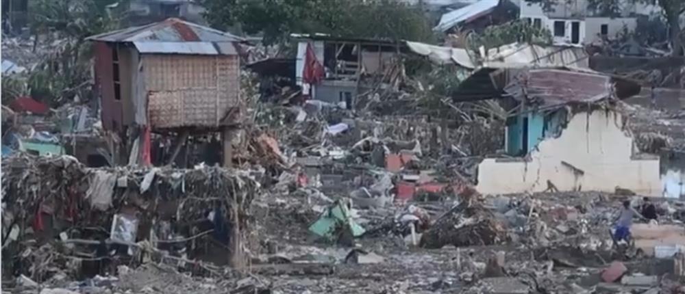 Βιετνάμ: Διασώθηκαν τρεις άνδρες από την θάλασσα μετά τον τυφώνα Καλμάγκι – Έμειναν 40 ώρες στο νερό