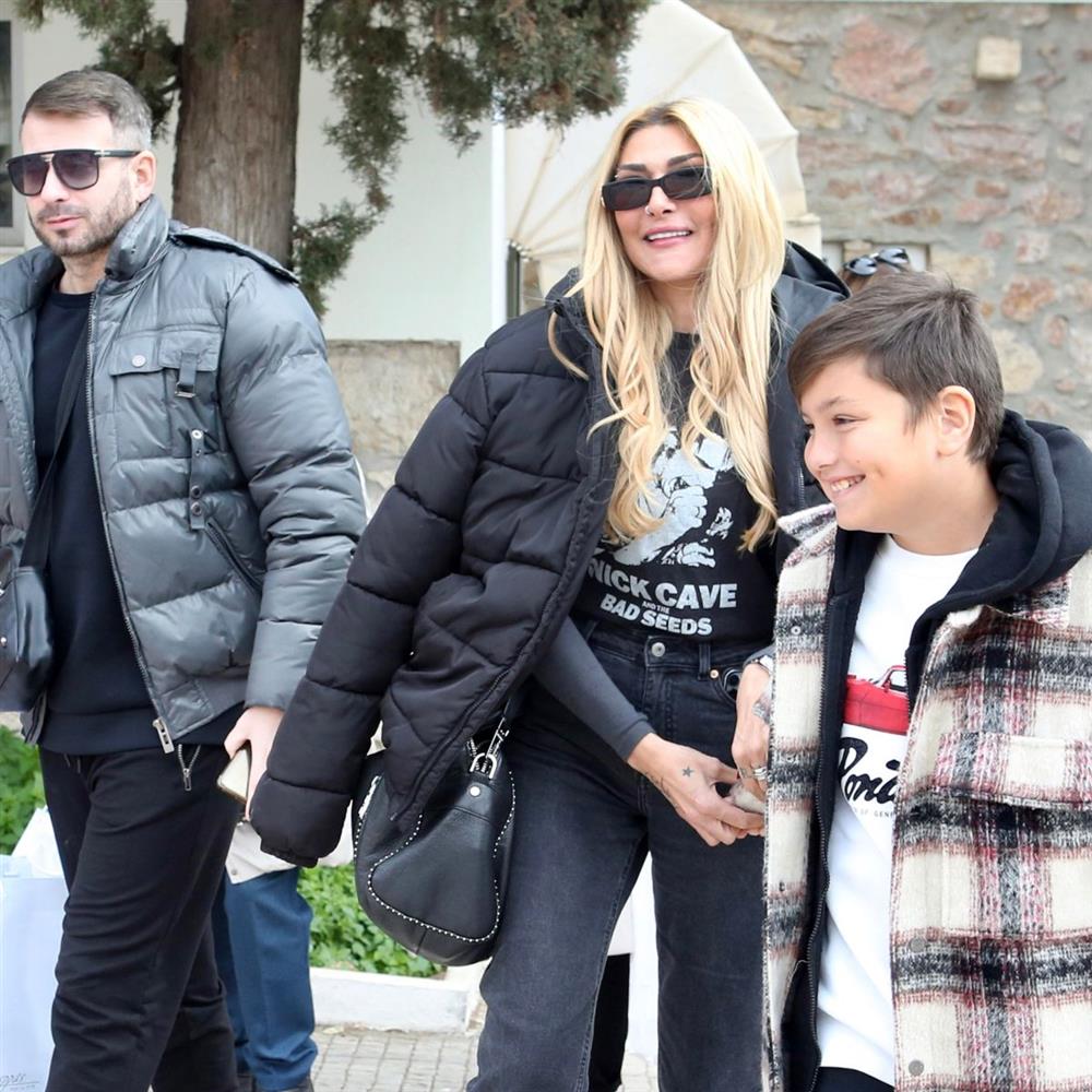 Καίτη Γκρέυ: Τελέστηκε το μνημόσυνό της - Η εμφάνιση της Αγγελικής Ηλιάδη και του αδελφού της & η απουσία του γιου της, Φίλιππου