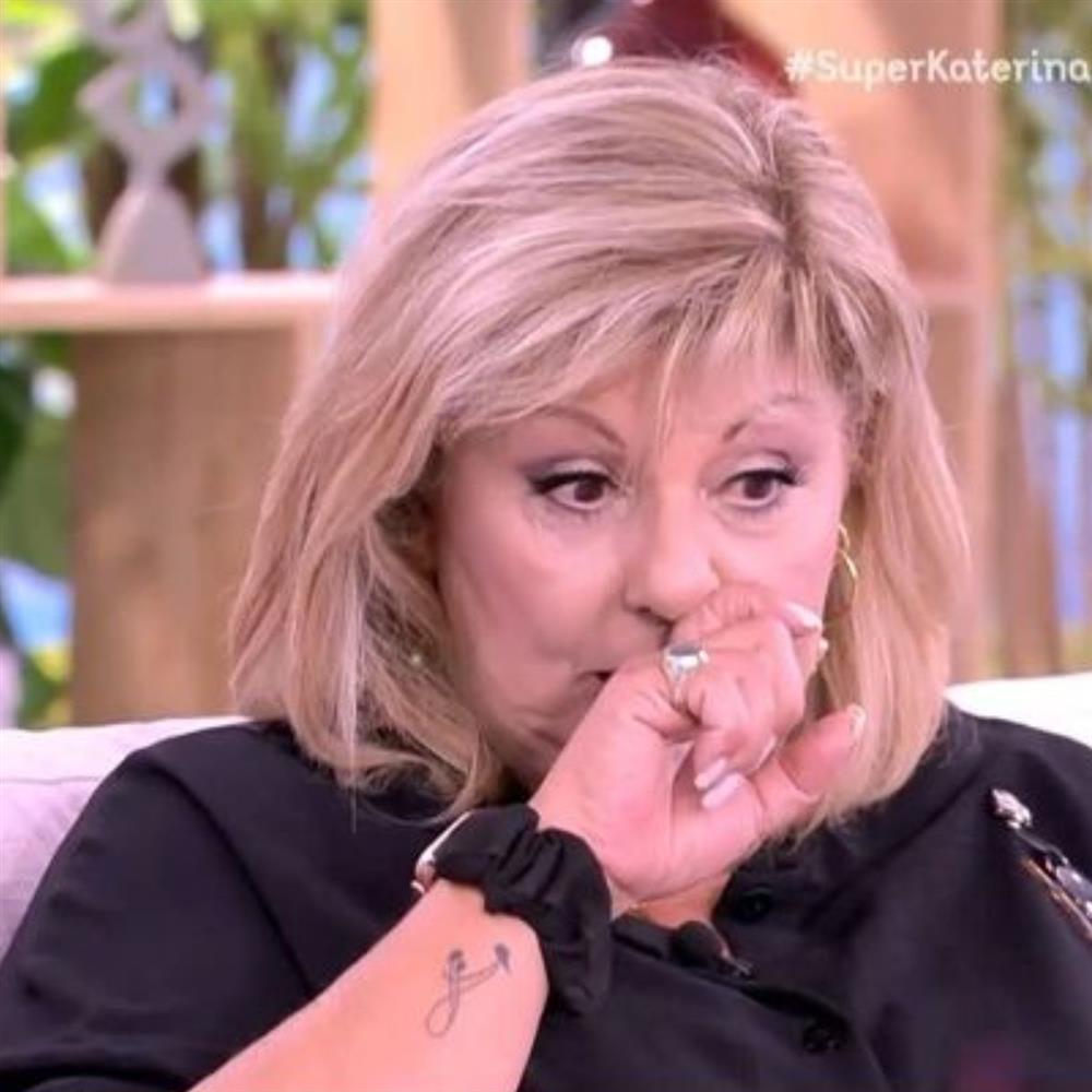 Λένα Μαντά: "Λύγισε" on air για τον θάνατο του συζύγου της - "Αυτό που μου λείπει περισσότερο είναι το χέρι που με κρατούσε"