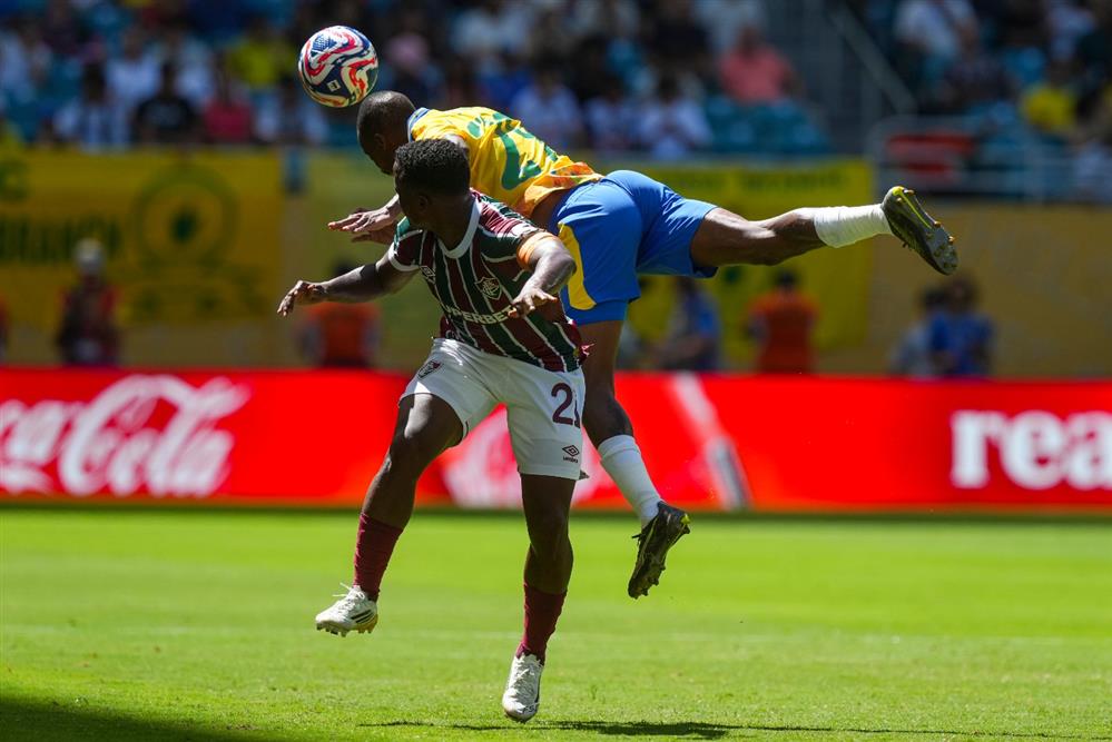 Μαμελόντι Σάνταουνς - Φλουμινένσε - Μουντιαλ Συλλόγων