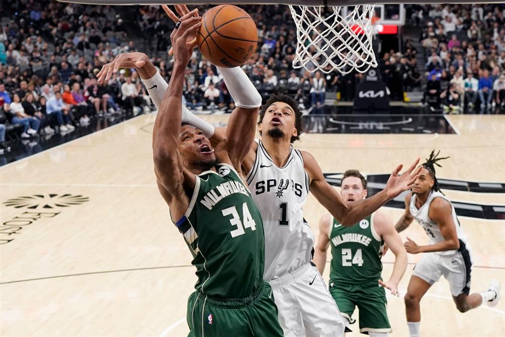 Αντετοκούνμπο - Μπακς - Σπερς