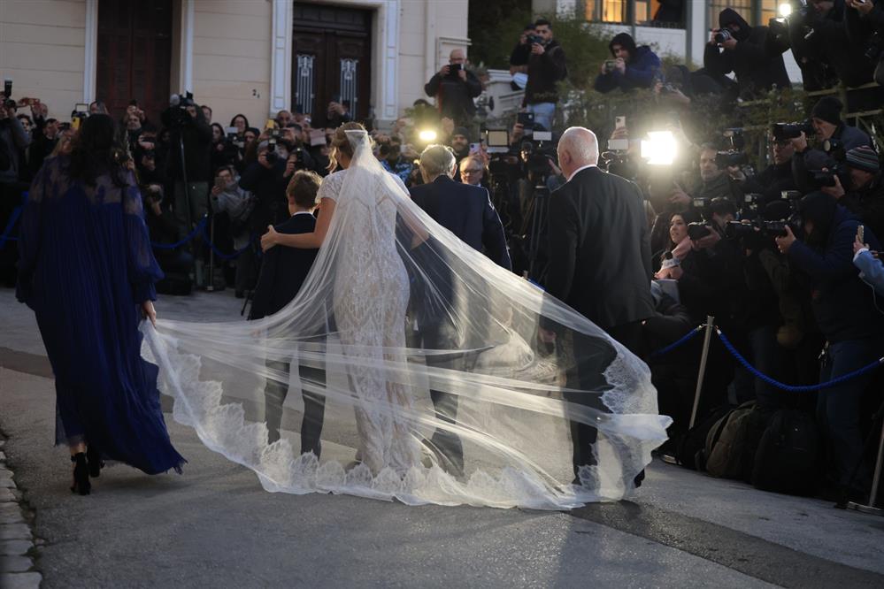 Χρυσή - Βαρδινογιάννη - γάμος - νυφικό Χρυσή - Βαρδινογιάννη - γάμος - νυφικό