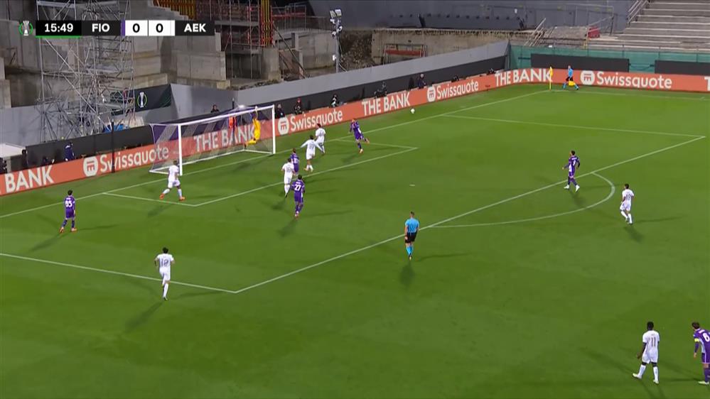 Φιορεντίνα - ΑΕΚ | Ο Στρακόσια διώχνει σε κόρνερ την κεφαλιά του Τζέκο στο 16ο λεπτό