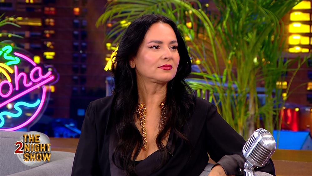 THE 2NIGHT SHOW – Ζενεβιέβ Μαζαρί
