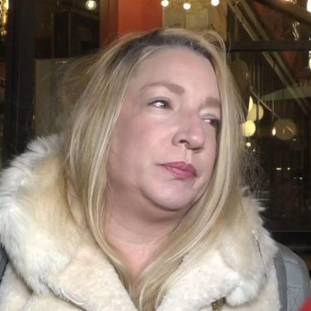 Ερασμία Μάνου: Βουρκωμένη μπροστά στις κάμερες για τον θάνατο του Βασίλη Δημάκη - "Μιλούσαμε πριν δύο μέρες"