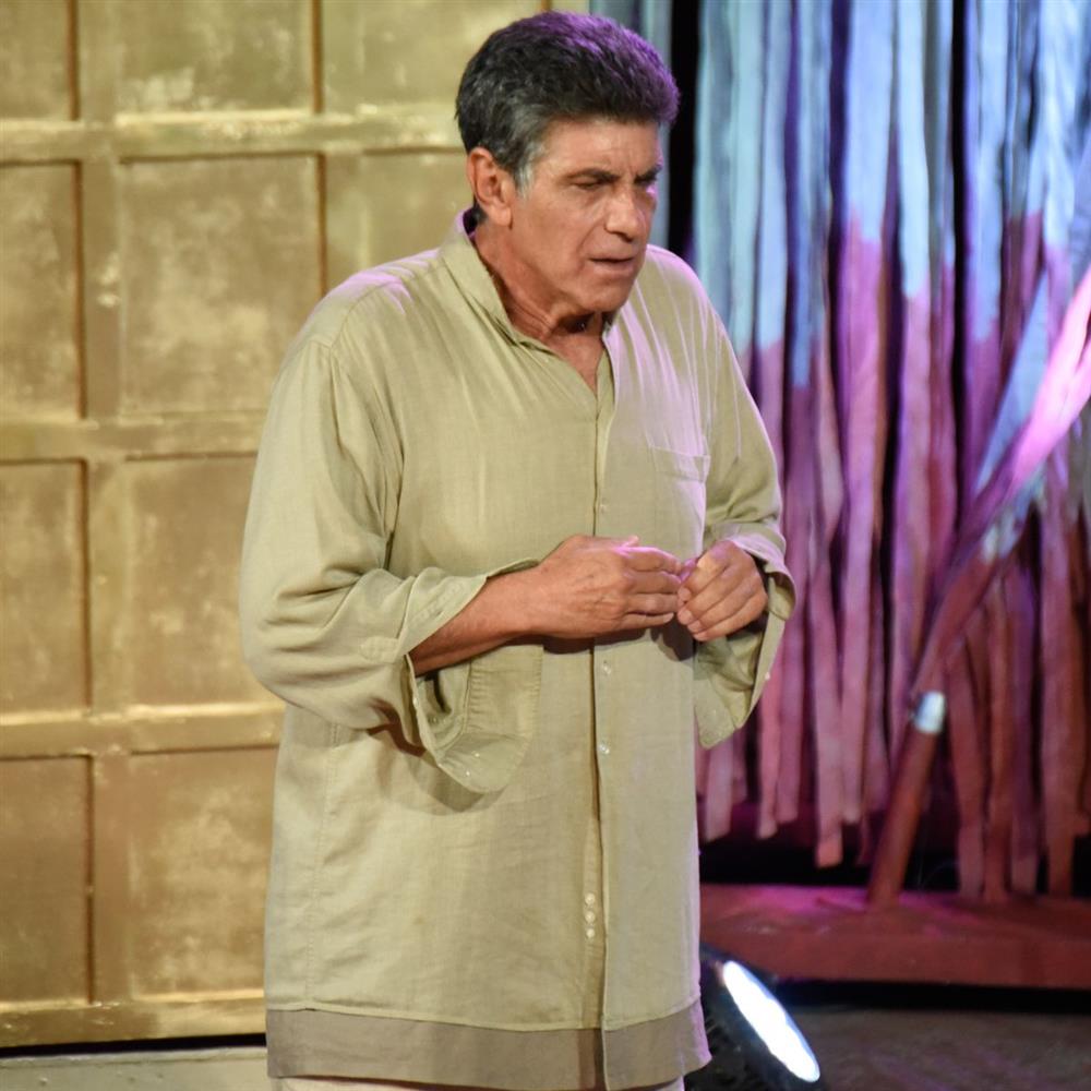 Γιάννης Μπέζος