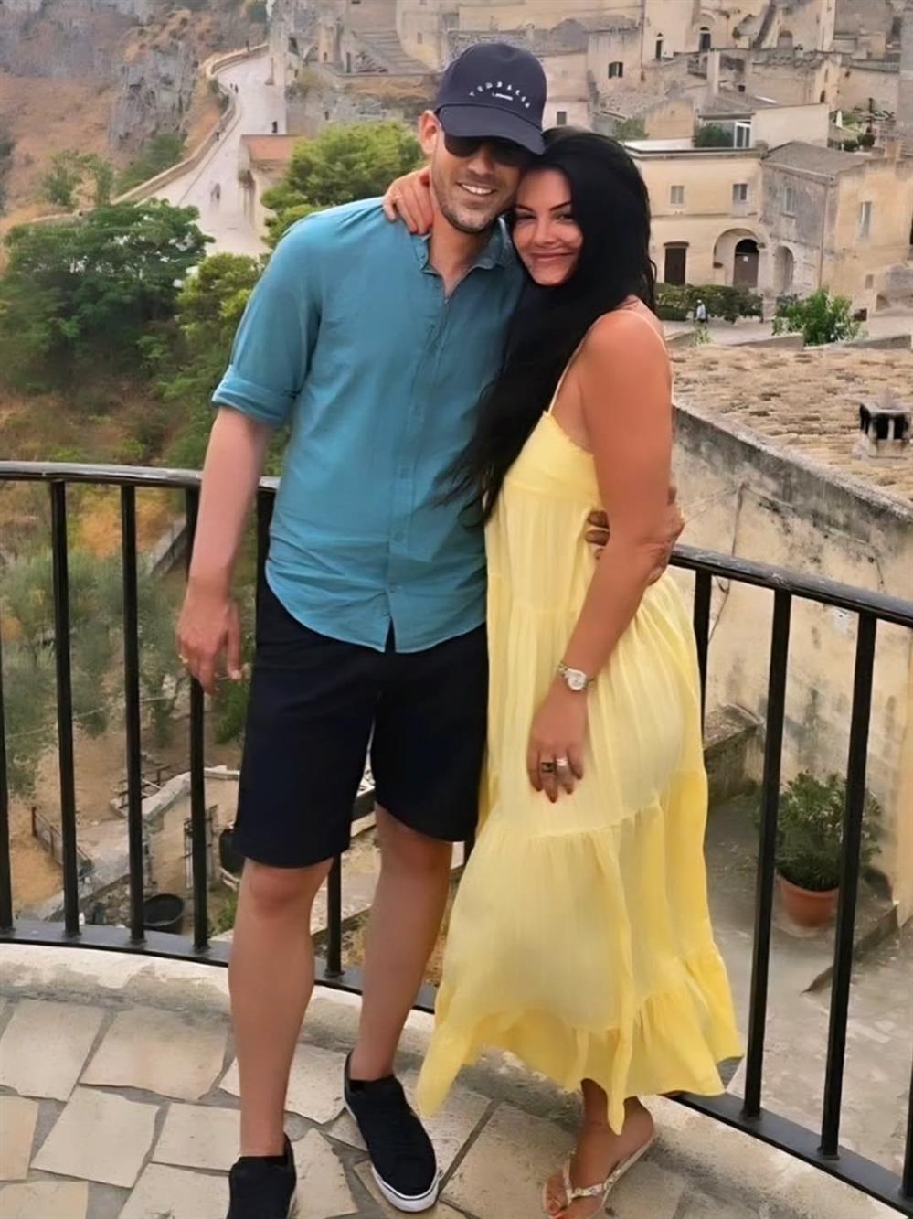 Μαρία Κορινθίου & Γιώργος Καραθανάσης: Το ολόλευκο χριστουγεννιάτικο δέντρο τους και το ιδιαίτερο στολίδι (Φωτο)

