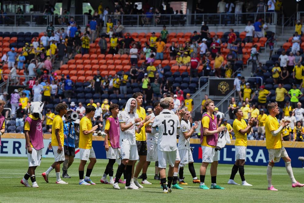 Μουντιάλ - Συλλόγων - Ντόρτμουντ - Μαμελόντι - Σάνταουνς