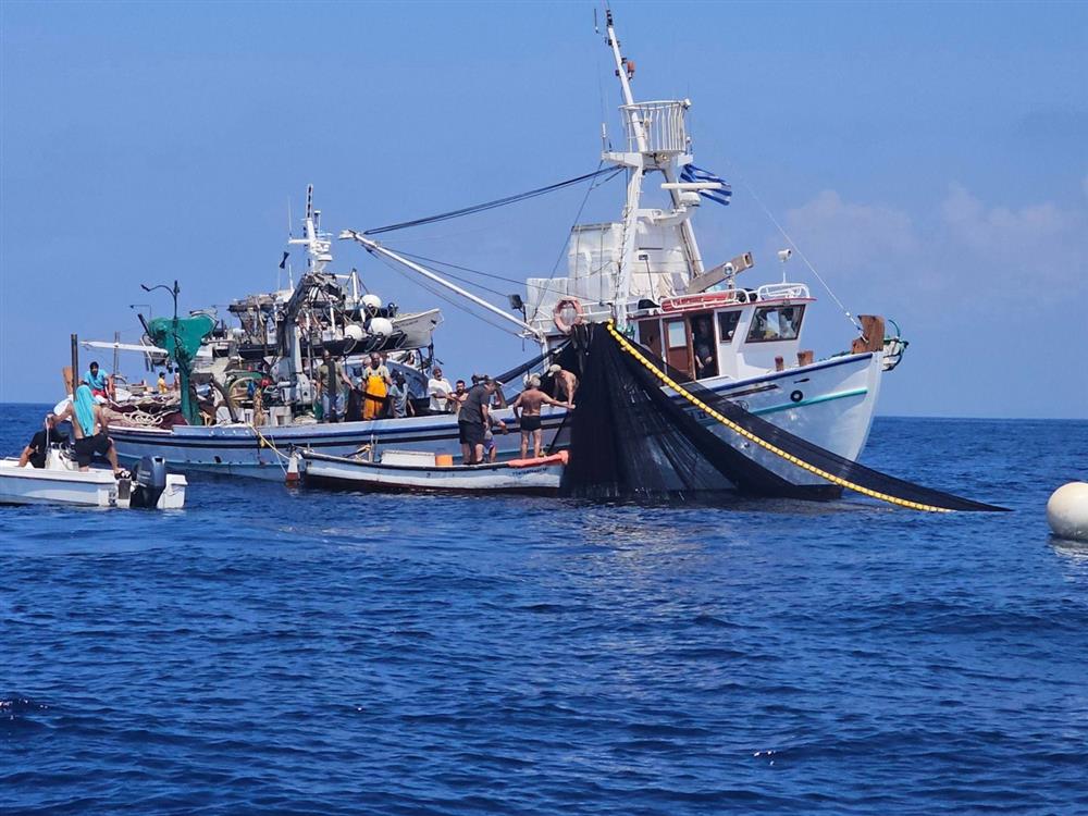 Πάρος - αλιευτικό - ναυάγιο