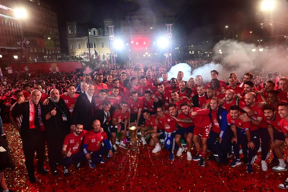 Ολυμπιακός - Υποδοχή παικτών - Πανηγυρισμοί - Πειραιάς