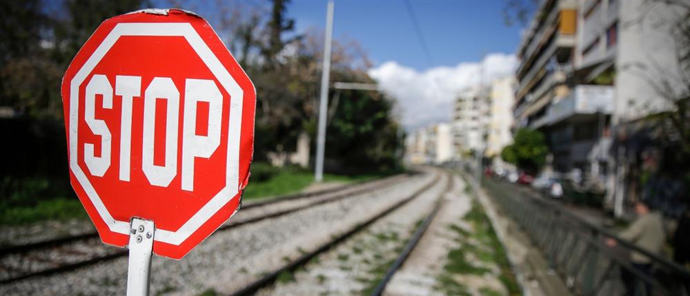 Θεσσαλονίκη: Συνελήφθη οδηγός λεωφορείου που αγνόησε τις κατεβασμένες μπάρες ενώ πλησίαζε τρένο