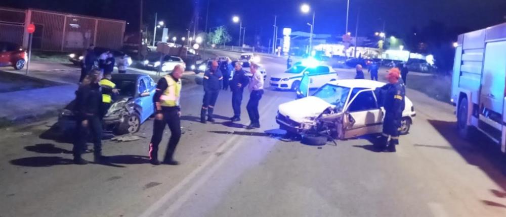 Αγρίνιο: Σφοδρή πλαγιομετωπική σύγκρουση ΙΧ – Τρεις τραυματίες, ανάμεσά τους ένα παιδί (βίντεο)