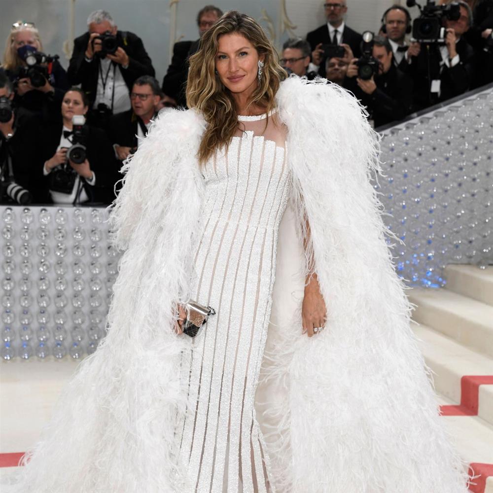 Ζιζέλ: Η πρώτη εμφάνιση με φουσκωμένη κοιλιά μετά την είδηση της εγκυμοσύνης της