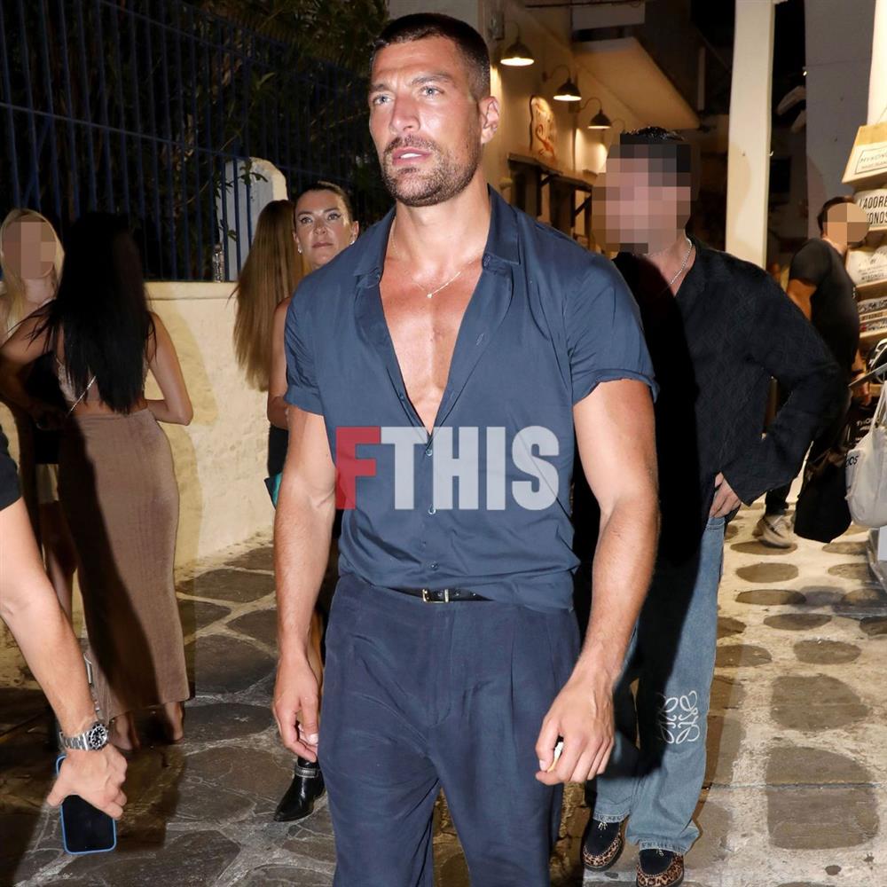 Simone Susinna: Στη Μύκονο ο πρωταγωνιστής του "365 Days" - Φωτογραφίες από βραδινή του έξοδο στο νησί