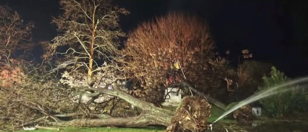 Σαρωτικό πέρασμα της κακοκαιρίας στη χώρα - Εικόνες "βιβλικής καταστροφής" (βίντεο)