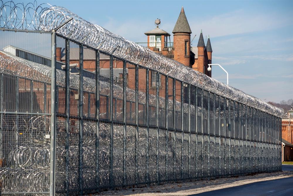 ΗΠΑ - Λουίτζι Μαντζιόνε ΗΠΑ - Λουίτζι Μαντζιόνε