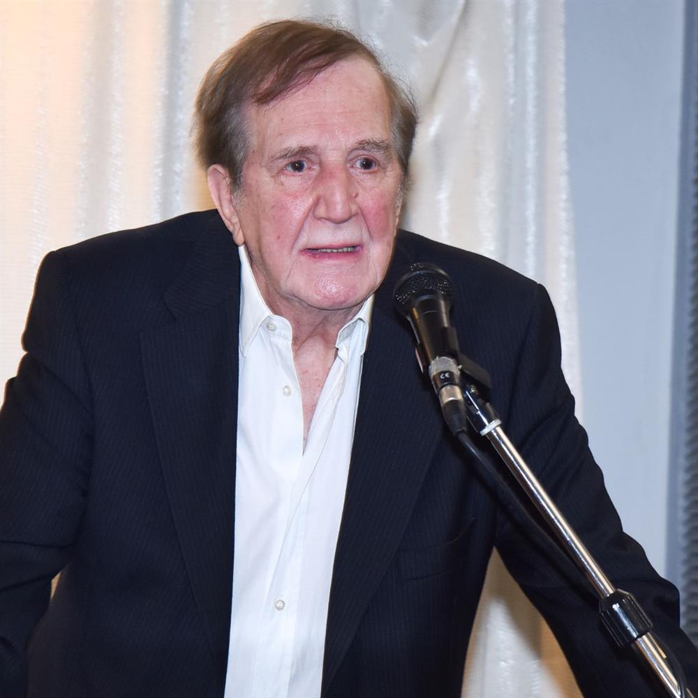 Γιώργος Κωνσταντίνου: "Μου λένε υπογείως “πώς μπορείτε λόγω ηλικίας να χτυπιέστε στη σκηνή;” "