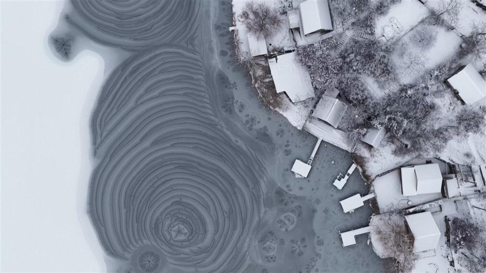 Στα λευκά η Ουγγαρία: Παγωμένες λίμνες και πολικές αρκούδες στο χιόνι