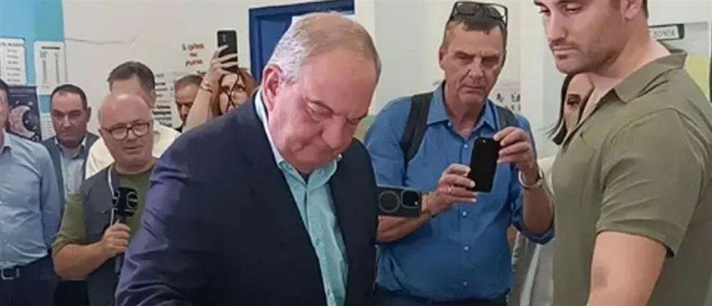 Ευρωεκλογές Θεσσαλονίκη: Ψήφισε ο Κώστας Καραμανλής (βίντεο)