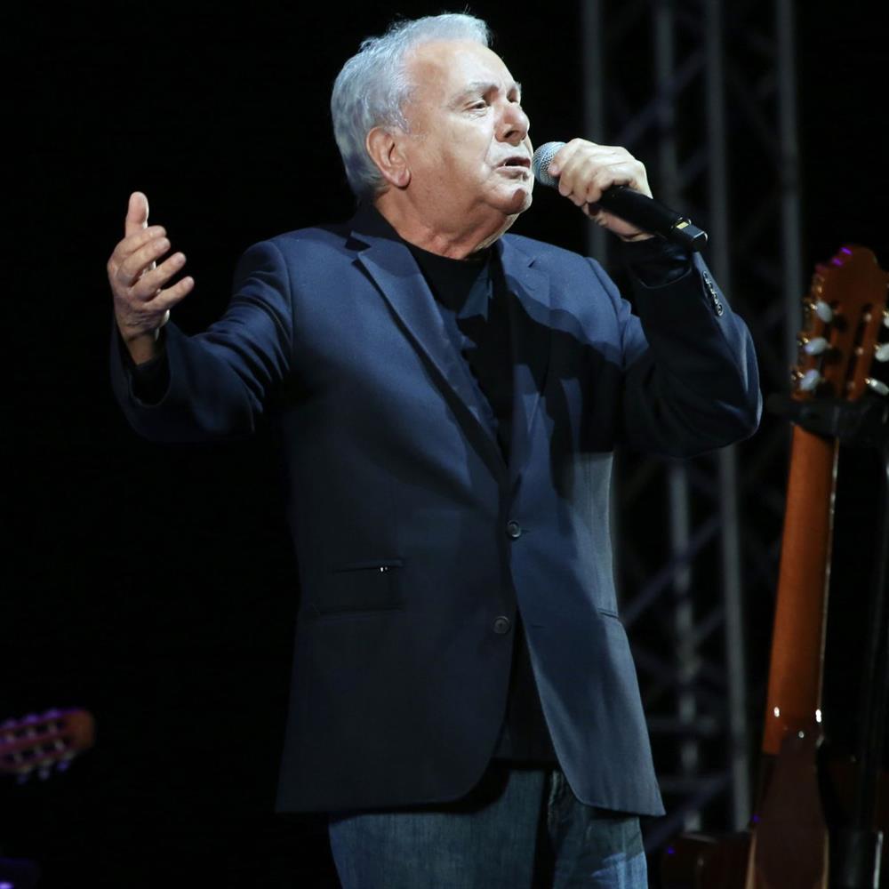 Μανώλης Μητσιάς: Δεν φαντάζεστε ποιος πρώην Πρωθυπουργός έγραψε τους στίχους του νέου του τραγουδιού
