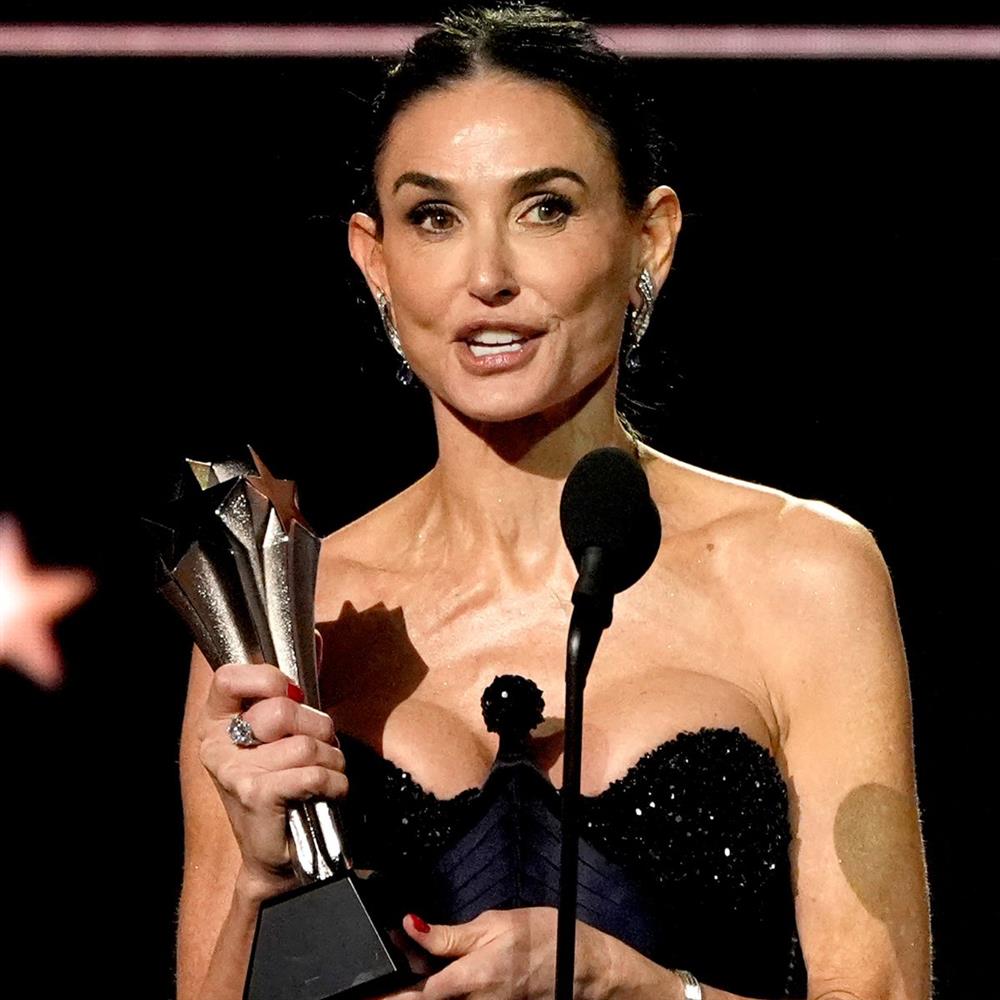 Critics' Choice Awards 2025: Η Ντέμι Μουρ κέρδισε το βραβείο για την ερμηνεία της - Η συγκινητική ομιλία
