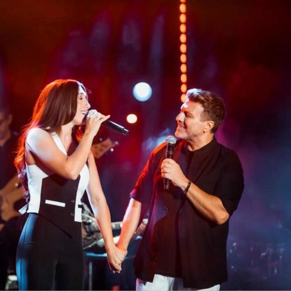 Γιάννης Πλούταρχος και Κατερίνα μάγεψαν τη Θεσσαλονίκη - Sold out εμφανίσεις για τους δύο τραγουδιστές