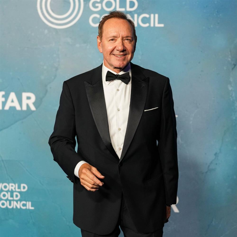 Ο Κέβιν Σπέισι ξεκαθαρίζει για την οικονομική του κατάσταση – "Δεν είμαι άστεγος, ο τίτλος ήταν παραπλανητικός"